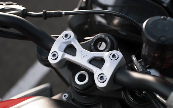 Verleihmotorrad Triumph Street Triple RS vom Händler TRIUMPH Chemnitz Böttger und Budach OHG - Bild 8 Verleihmotorrad Triumph Street Triple RS vom Händler TRIUMPH Chemnitz Böttger und Budach OHG - Bild 8