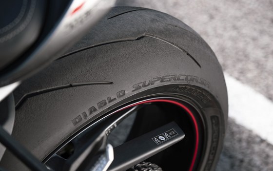 Verleihmotorrad Triumph Street Triple RS vom Händler TRIUMPH Chemnitz Böttger und Budach OHG - Bild 9 Verleihmotorrad Triumph Street Triple RS vom Händler TRIUMPH Chemnitz Böttger und Budach OHG - Bild 9