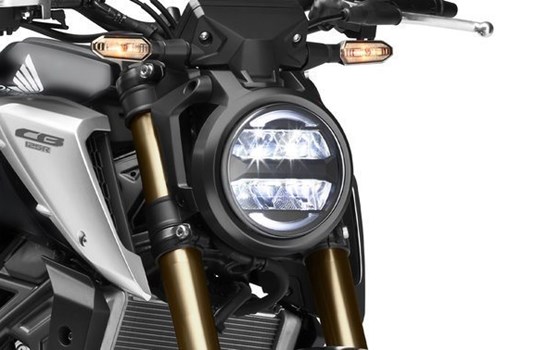 Verleihmotorrad Honda CB125R vom Händler Goos GmbH & Co. KG - Bild 2 Verleihmotorrad Honda CB125R vom Händler Goos GmbH & Co. KG - Bild 2