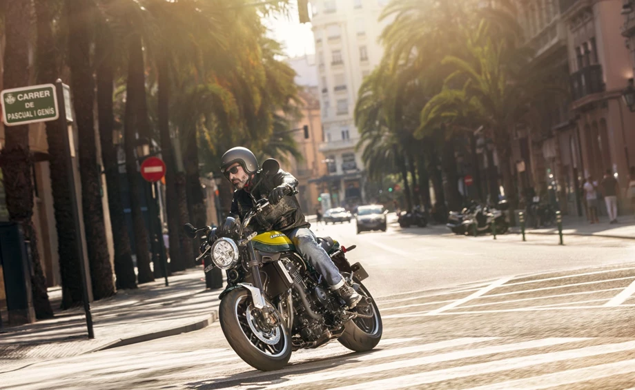 Verleihmotorrad Kawasaki Z900 RS vom Händler Goos GmbH & Co. KG Bild 3: Verleihmotorrad Kawasaki Z900 RS vom Händler Goos GmbH & Co. KG