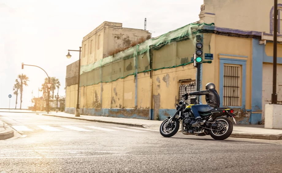 Verleihmotorrad Kawasaki Z900 RS vom Händler Goos GmbH & Co. KG Bild 6: Verleihmotorrad Kawasaki Z900 RS vom Händler Goos GmbH & Co. KG