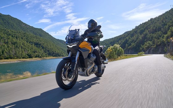 Verleihmotorrad Moto Guzzi Stelvio vom Händler Goos GmbH & Co. KG - Bild 28 Verleihmotorrad Moto Guzzi Stelvio vom Händler Goos GmbH & Co. KG - Bild 28