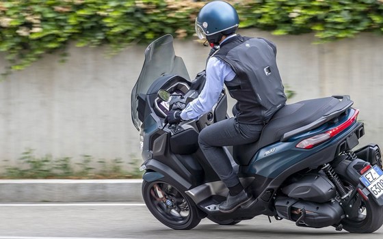 Verleihmotorrad Piaggio MP3 530 HPE Exclusive vom Händler Goos GmbH & Co. KG - Bild 5 Verleihmotorrad Piaggio MP3 530 HPE Exclusive vom Händler Goos GmbH & Co. KG - Bild 5