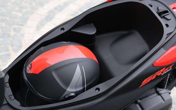 Verleihmotorrad Aprilia SR GT 125 vom Händler Goos GmbH & Co. KG - Bild 8 Verleihmotorrad Aprilia SR GT 125 vom Händler Goos GmbH & Co. KG - Bild 8