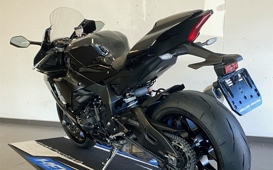 Verleihmotorrad Yamaha R1 vom Händler Keller Motos - Bild 4 Verleihmotorrad Yamaha R1 vom Händler Keller Motos - Bild 4