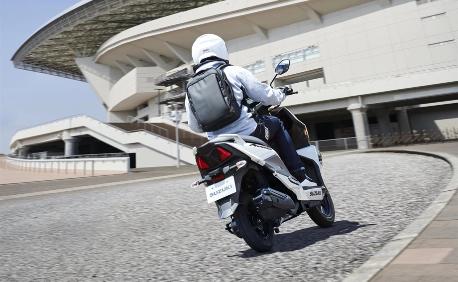 Verleihmotorrad Suzuki Avenis 125 vom Händler Hertrampf Racing Emsbüren Bild 7: Verleihmotorrad Suzuki Avenis 125 vom Händler Hertrampf Racing Emsbüren