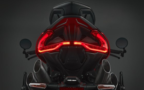 Verleihmotorrad MV Agusta Brutale 1000 RS vom Händler Road Star Motorcycles GmbH - Bild 7 Verleihmotorrad MV Agusta Brutale 1000 RS vom Händler Road Star Motorcycles GmbH - Bild 7