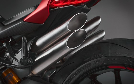 Verleihmotorrad MV Agusta Brutale 1000 RS vom Händler Road Star Motorcycles GmbH - Bild 6 Verleihmotorrad MV Agusta Brutale 1000 RS vom Händler Road Star Motorcycles GmbH - Bild 6