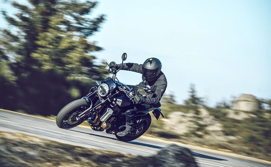 Verleihmotorrad Husqvarna Svartpilen 801 vom Händler Motorrad-Technik Alvermann & Appelt GbR Bild 11: Verleihmotorrad Husqvarna Svartpilen 801 vom Händler Motorrad-Technik Alvermann & Appelt GbR