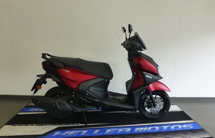 Leihmotorrad Yamaha RayZR