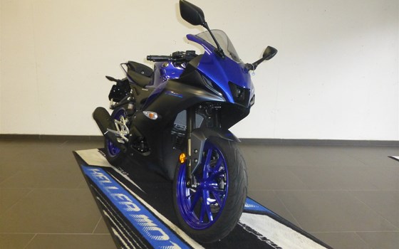 Verleihmotorrad Yamaha R125 vom Händler Keller Motos - Bild 3 Verleihmotorrad Yamaha R125 vom Händler Keller Motos - Bild 3