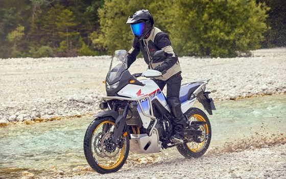 Verleihmotorrad Honda XL750 Transalp vom Händler Autohaus Louis Dresen GmbH - Bild 17 Verleihmotorrad Honda XL750 Transalp vom Händler Autohaus Louis Dresen GmbH - Bild 17