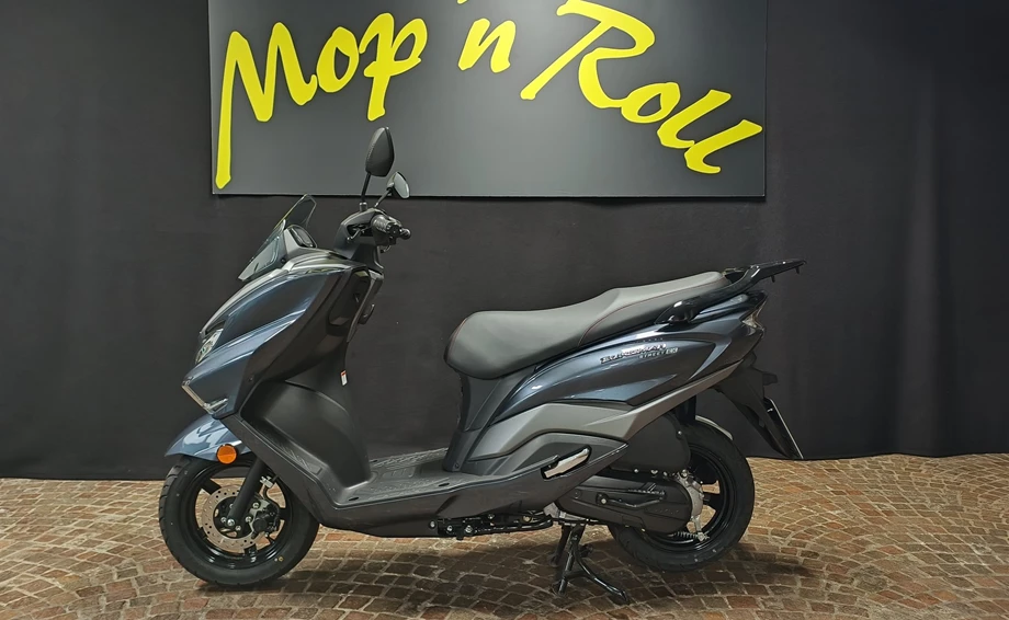 Verleihmotorrad Suzuki Burgman Street 125EX vom Händler Mop ´n Roll GmbH Bild 2: Verleihmotorrad Suzuki Burgman Street 125EX vom Händler Mop ´n Roll GmbH