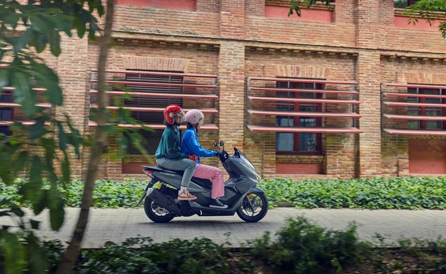 Verleihmotorrad Honda PCX125 DX vom Händler Motorrad Bolte Bild 15: Verleihmotorrad Honda PCX125 DX vom Händler Motorrad Bolte