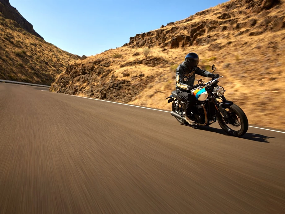 Verleihmotorrad Triumph Speed Twin 900 vom Händler TRIUMPH Chemnitz Böttger und Budach OHG Bild 7: Verleihmotorrad Triumph Speed Twin 900 vom Händler TRIUMPH Chemnitz Böttger und Budach OHG