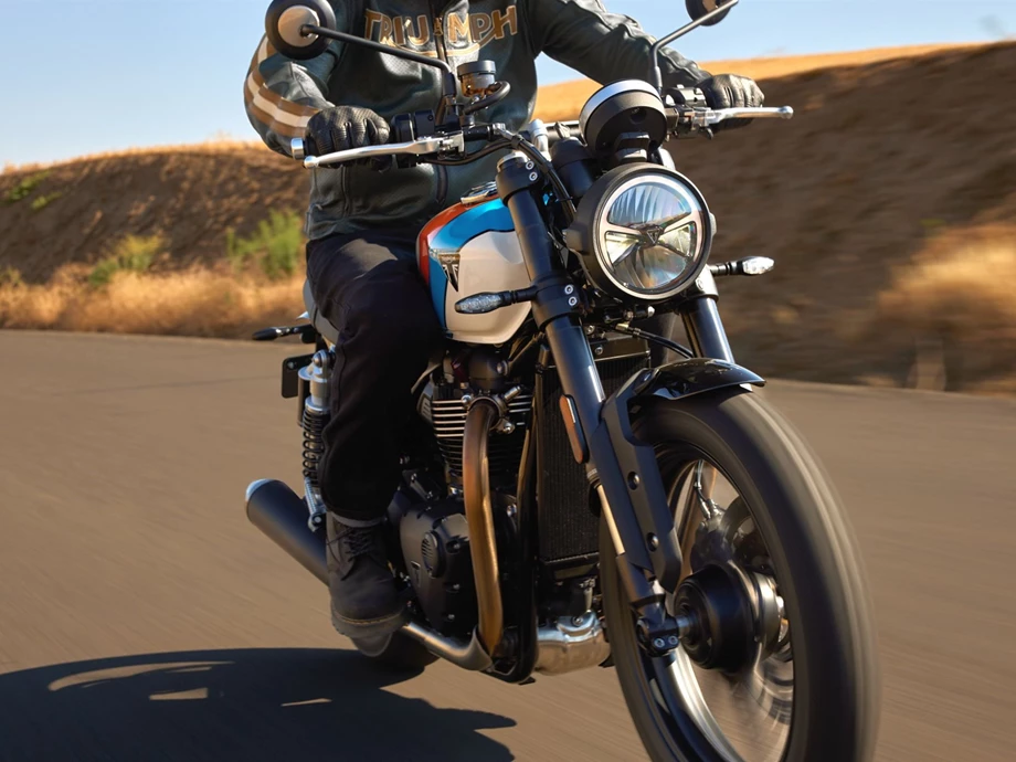 Verleihmotorrad Triumph Speed Twin 900 vom Händler TRIUMPH Chemnitz Böttger und Budach OHG Bild 11: Verleihmotorrad Triumph Speed Twin 900 vom Händler TRIUMPH Chemnitz Böttger und Budach OHG