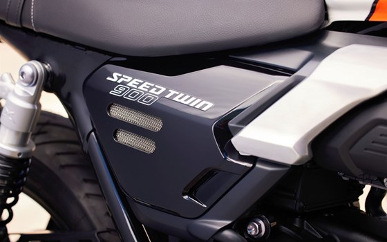 Verleihmotorrad Triumph Speed Twin 900 vom Händler TRIUMPH Chemnitz Böttger und Budach OHG - Bild 12 Verleihmotorrad Triumph Speed Twin 900 vom Händler TRIUMPH Chemnitz Böttger und Budach OHG - Bild 12
