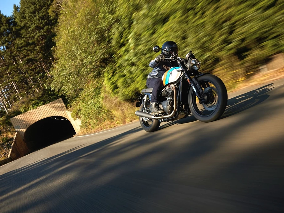 Verleihmotorrad Triumph Speed Twin 900 vom Händler TRIUMPH Chemnitz Böttger und Budach OHG Bild 14: Verleihmotorrad Triumph Speed Twin 900 vom Händler TRIUMPH Chemnitz Böttger und Budach OHG