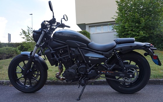 Verleihmotorrad Kawasaki Eliminator 500 vom Händler Eichenberger Zweirad-Sport - Bild 8 Verleihmotorrad Kawasaki Eliminator 500 vom Händler Eichenberger Zweirad-Sport - Bild 8