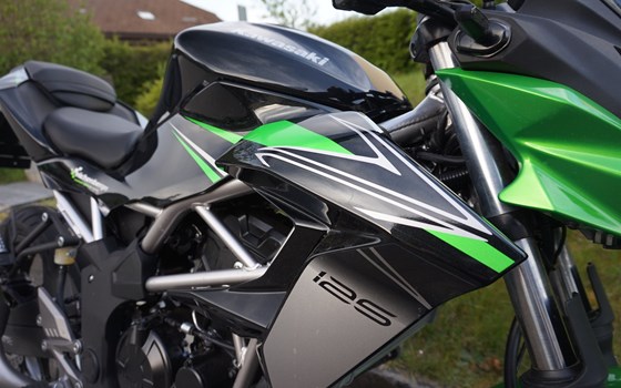 Verleihmotorrad Kawasaki Z125 vom Händler Eichenberger Zweirad-Sport - Bild 10 Verleihmotorrad Kawasaki Z125 vom Händler Eichenberger Zweirad-Sport - Bild 10