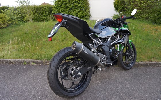 Verleihmotorrad Kawasaki Z125 vom Händler Eichenberger Zweirad-Sport - Bild 4 Verleihmotorrad Kawasaki Z125 vom Händler Eichenberger Zweirad-Sport - Bild 4