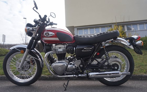 Verleihmotorrad Kawasaki W800 vom Händler Eichenberger Zweirad-Sport - Bild 8 Verleihmotorrad Kawasaki W800 vom Händler Eichenberger Zweirad-Sport - Bild 8