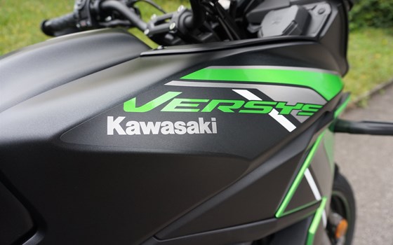 Verleihmotorrad Kawasaki Versys 650 vom Händler Eichenberger Zweirad-Sport - Bild 10 Verleihmotorrad Kawasaki Versys 650 vom Händler Eichenberger Zweirad-Sport - Bild 10