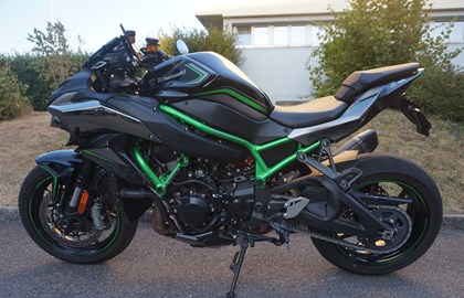 Leihmotorrad Kawasaki Z H2