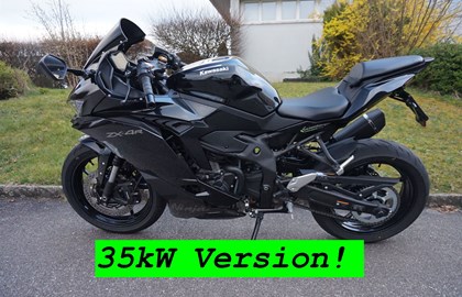 Leihmotorrad Kawasaki Ninja ZX-4R