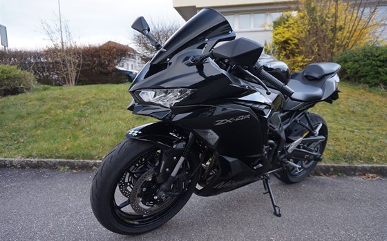 Verleihmotorrad Kawasaki Ninja ZX-4R vom Händler Eichenberger Zweirad-Sport - Bild 2 Verleihmotorrad Kawasaki Ninja ZX-4R vom Händler Eichenberger Zweirad-Sport - Bild 2