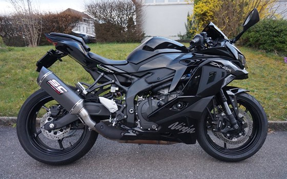 Verleihmotorrad Kawasaki Ninja ZX-4R vom Händler Eichenberger Zweirad-Sport - Bild 3 Verleihmotorrad Kawasaki Ninja ZX-4R vom Händler Eichenberger Zweirad-Sport - Bild 3