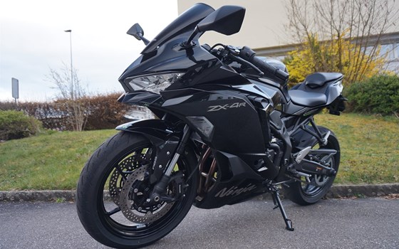 Verleihmotorrad Kawasaki Ninja ZX-4R vom Händler Eichenberger Zweirad-Sport - Bild 7 Verleihmotorrad Kawasaki Ninja ZX-4R vom Händler Eichenberger Zweirad-Sport - Bild 7