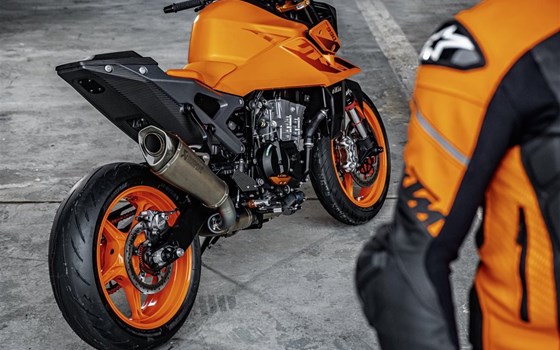 Verleihmotorrad KTM 990 Duke vom Händler Bahros Bike Bude GmbH - Bild 12 Verleihmotorrad KTM 990 Duke vom Händler Bahros Bike Bude GmbH - Bild 12