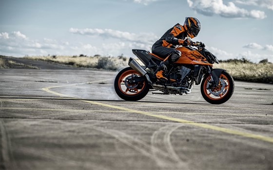 Verleihmotorrad KTM 990 Duke vom Händler Bahros Bike Bude GmbH - Bild 5 Verleihmotorrad KTM 990 Duke vom Händler Bahros Bike Bude GmbH - Bild 5