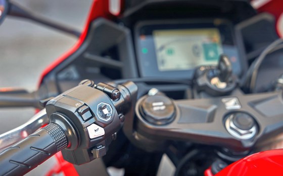 Verleihmotorrad Honda CBR500R E-Clutch vom Händler Zweirad Brockmeyer GmbH - Bild 5