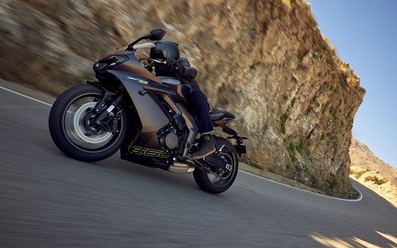 Verleihmotorrad Triumph Daytona 660 vom Händler BAHROS BIKE BUDE GmbH, TRIUMPH Berlin Süd, Can-Am Berlin - Bild 14 Verleihmotorrad Triumph Daytona 660 vom Händler BAHROS BIKE BUDE GmbH, TRIUMPH Berlin Süd, Can-Am Berlin - Bild 14