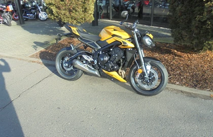 Leihmotorrad Triumph Street Triple RS Leihmotorrad Triumph Street Triple RS