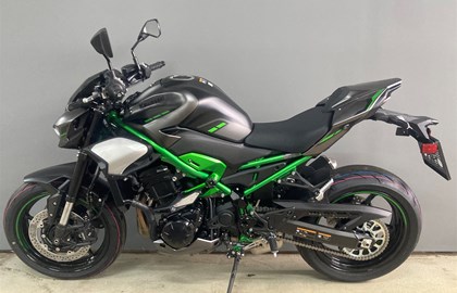 Leihmotorrad Kawasaki Z900 SE
