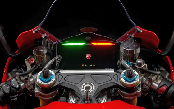 Verleihmotorrad Ducati Panigale V4 S vom Händler Witten u. Weber oHG - Bild 9 Verleihmotorrad Ducati Panigale V4 S vom Händler Witten u. Weber oHG - Bild 9