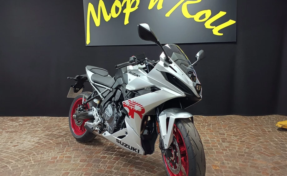 Verleihmotorrad Suzuki GSX-8R vom Händler Mop ´n Roll GmbH Bild 2: Verleihmotorrad Suzuki GSX-8R vom Händler Mop ´n Roll GmbH