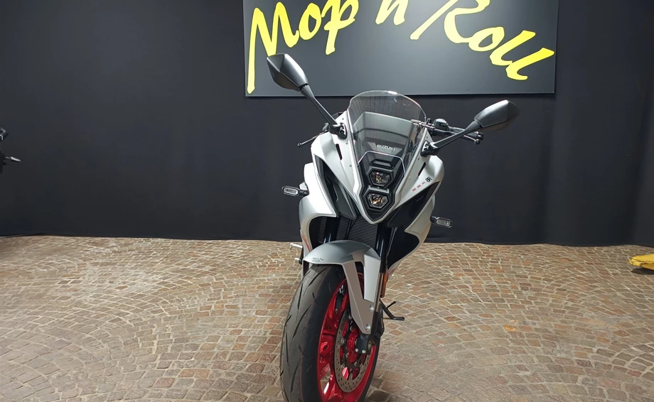 Verleihmotorrad Suzuki GSX-8R vom Händler Mop ´n Roll GmbH Bild 3: Verleihmotorrad Suzuki GSX-8R vom Händler Mop ´n Roll GmbH