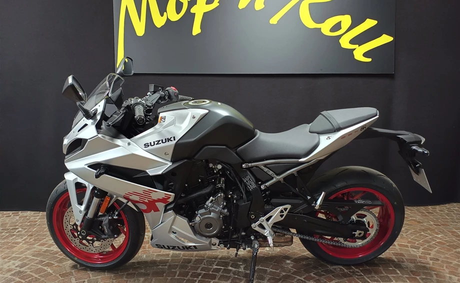 Verleihmotorrad Suzuki GSX-8R vom Händler Mop ´n Roll GmbH Bild 5: Verleihmotorrad Suzuki GSX-8R vom Händler Mop ´n Roll GmbH
