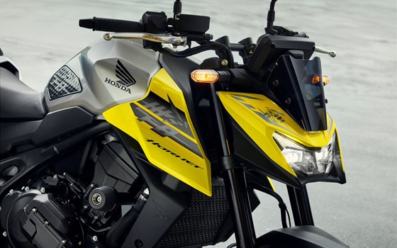 Verleihmotorrad Honda CB750 Hornet E-Clutch vom Händler Tempo-Zweirad-Treff GmbH - Bild 17
