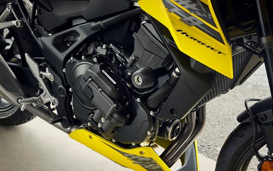 Verleihmotorrad Honda CB750 Hornet E-Clutch vom Händler Tempo-Zweirad-Treff GmbH - Bild 18