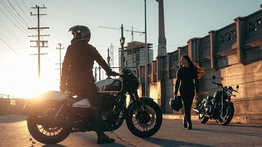 Verleihmotorrad Royal Enfield Shotgun 650 vom Händler Lübkemann + Sievers GmbH Bild 5: Verleihmotorrad Royal Enfield Shotgun 650 vom Händler Lübkemann + Sievers GmbH