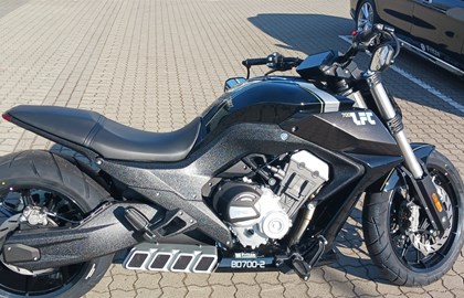 Leihmotorrad Benda LFC 700 Leihmotorrad Benda LFC 700