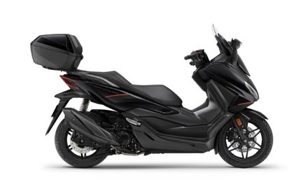 Leihmotorrad Honda Forza 350