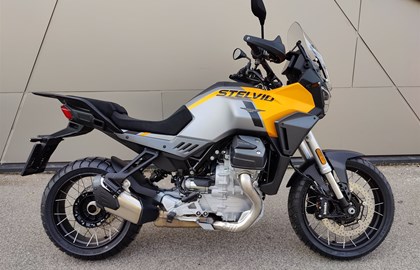 Leihmotorrad Moto Guzzi Stelvio