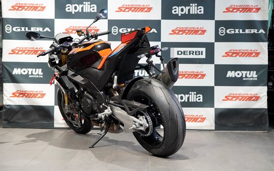 Verleihmotorrad Aprilia Tuono V4 1100 Factory vom Händler Zweirad Schira Inh. Uwe Schütze e.K. - Bild 6 Verleihmotorrad Aprilia Tuono V4 1100 Factory vom Händler Zweirad Schira Inh. Uwe Schütze e.K. - Bild 6