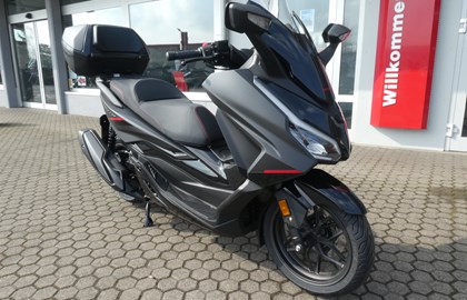 Leihmotorrad Honda Forza 125